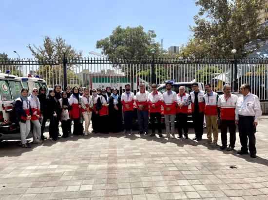  حضور امدادگران کانون هلال احمر دانشگاه فردوسی مشهد در آیین اختتامیه طرح های ملی قدم به قدم درمسیر بهشت و همسفران خورشید